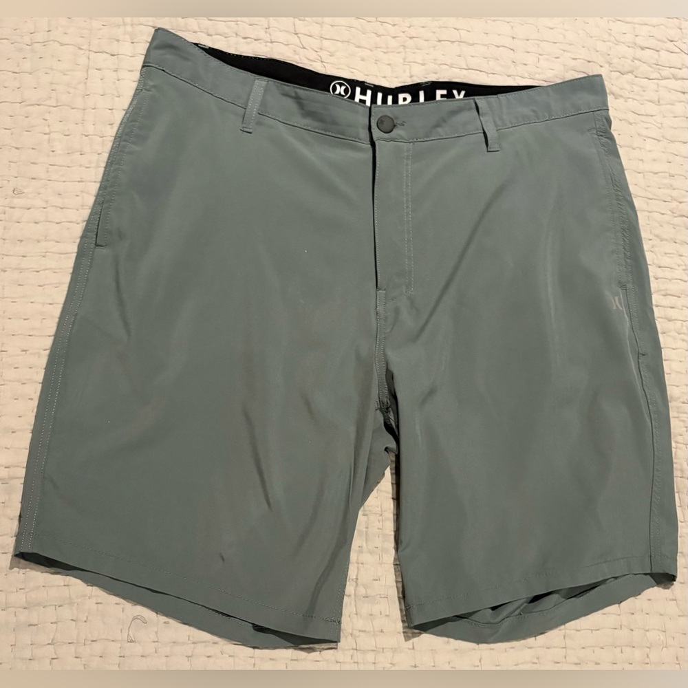Hurley Flat Front Shorts Men’s Size 40” Waist Gray